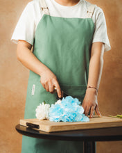 Apron + Oven Mitts
