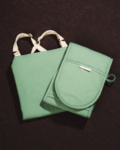 Apron + Oven Mitts